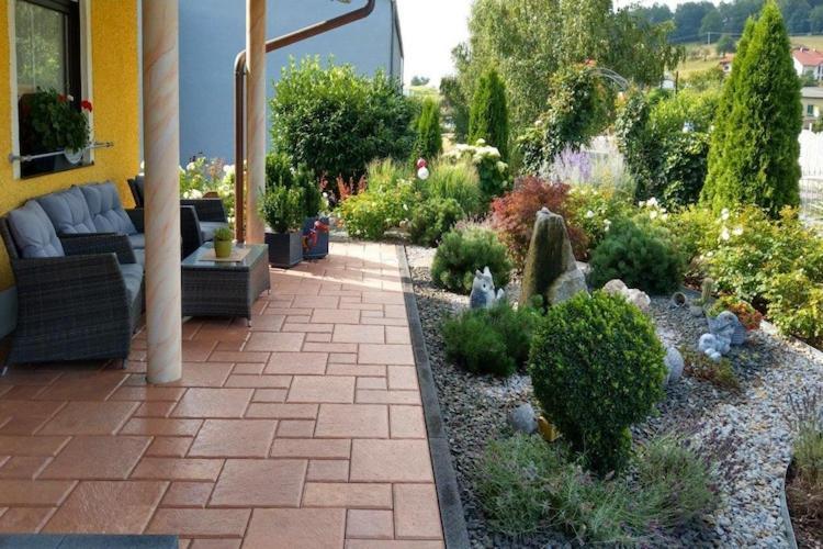 Scenic Apartment With Balcony Garden Deckchairs Barbecue Gleissenberg Exterior photo